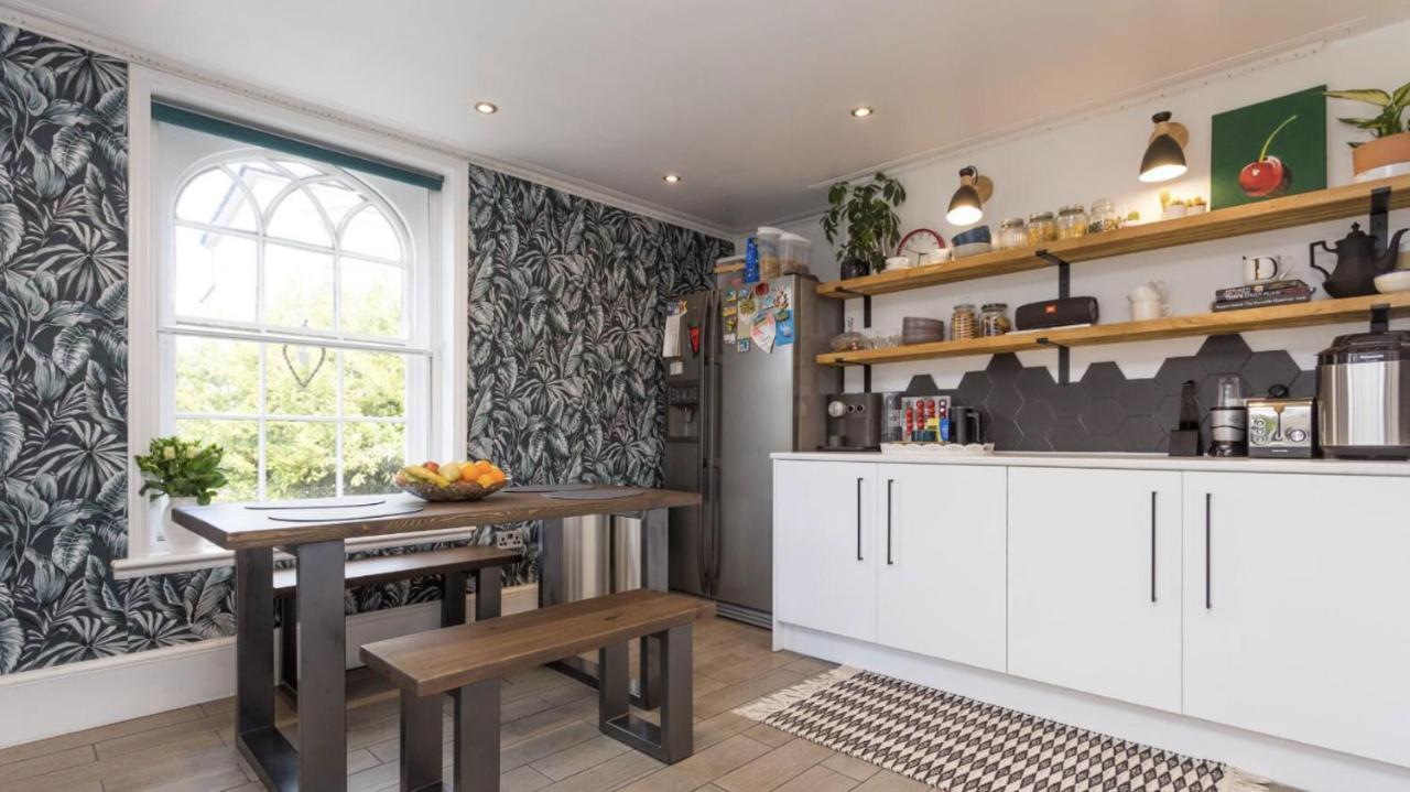 Grand Apartment In Historic Building With Free Parking Canterbury Kültér fotó