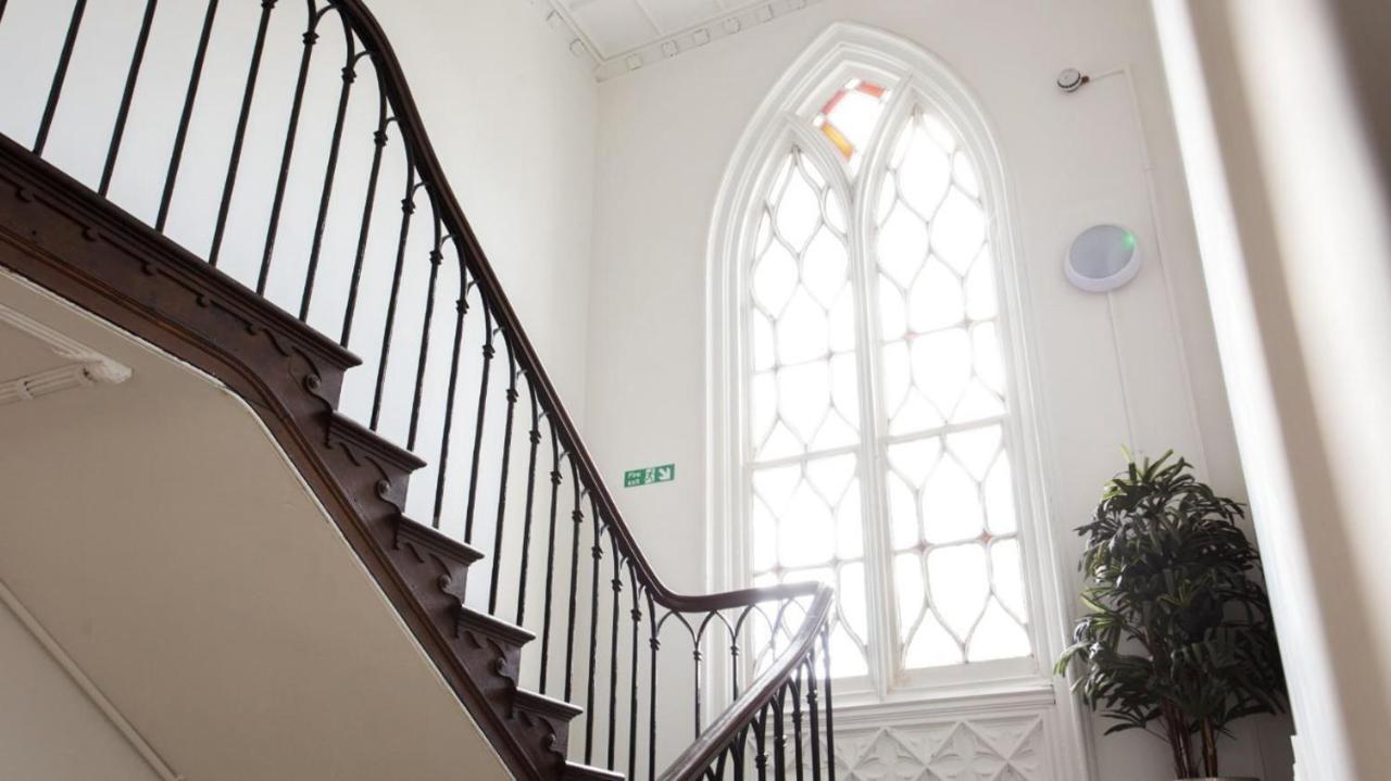 Grand Apartment In Historic Building With Free Parking Canterbury Kültér fotó