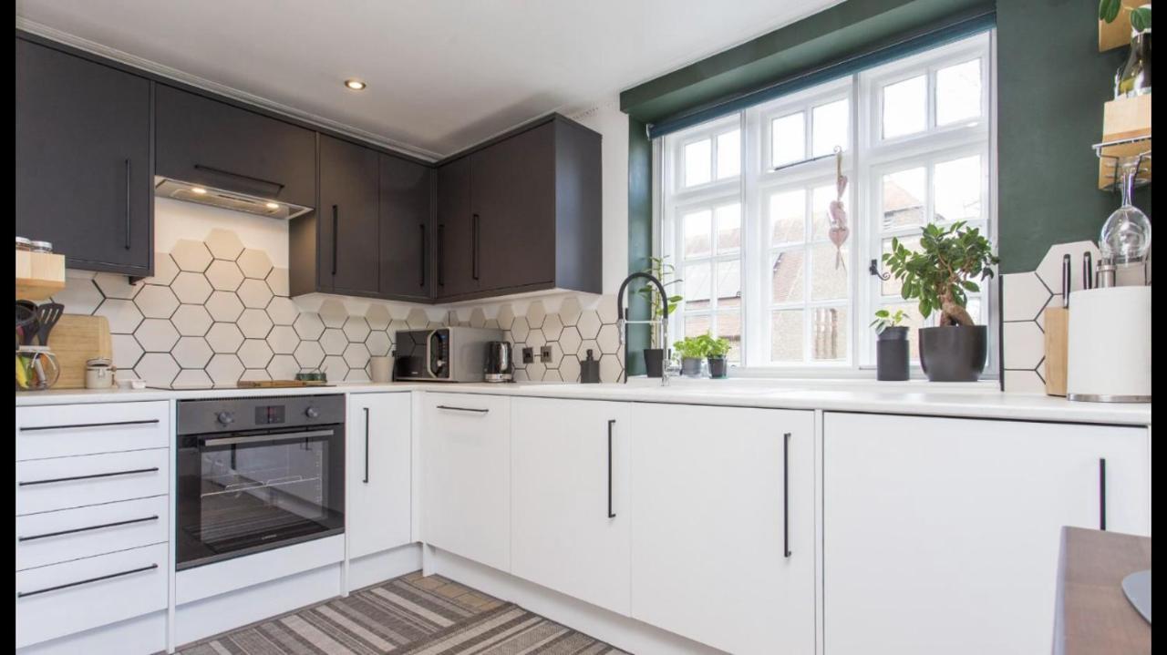 Grand Apartment In Historic Building With Free Parking Canterbury Kültér fotó